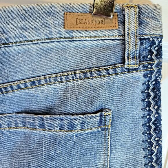 BlankNYC Blue Jean Hiker Short Sz 29 8 Frayed Embroidered Side Stripe Free Bee - Picture 8 of 16